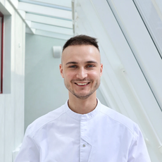 Суфияров Евгений Эдуардович, стоматолог-терапевт