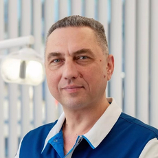 Мягких Олег Владимирович, стоматолог-хирург