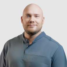 Брусницын Дмитрий Андреевич, стоматолог-хирург