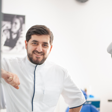 Нерсесов Нерсес Витальевич, стоматолог-хирург