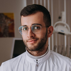 Клоян Рачия Саакович, стоматолог-терапевт