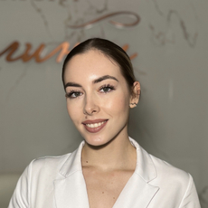 Леонова Евгения Андреевна, врач-косметолог