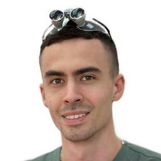 Адонин Валентин Андреевич, стоматолог-терапевт