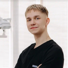 Горячих Роман Евгеньевич, стоматолог-терапевт