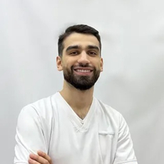 Яхъяев Исламбек Муратбекович, стоматолог-хирург