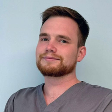 Колесников Максим Алексеевич, стоматолог-хирург