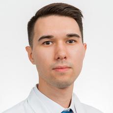 Дюдюкин Роман Васильевич, стоматолог-хирург
