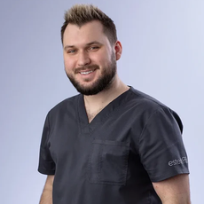 Толстоухов Владислав Сергеевич, стоматолог-хирург