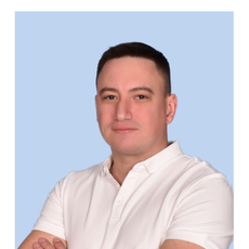 Нежин Максим Александрович, стоматолог-терапевт