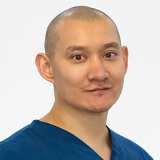 Казакбаев Ренат Амирович, офтальмолог-хирург