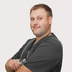 Калюжный Максим Вячеславович, стоматолог-хирург