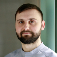 Титов Эмин Эминович, стоматолог-терапевт