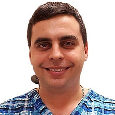 Кенсовский Роман Владимирович, стоматолог-терапевт