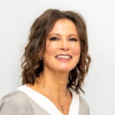 Караваева Ирина Ивановна, врач-косметолог