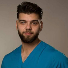 Райес Мохаммад Усама, хирург