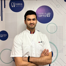 Скоробогатов Артем Сергеевич, стоматолог-терапевт