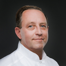 Сухомлинов Виталий Владимирович, хирург