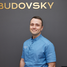 Неронов Артем Александрович, стоматолог-терапевт