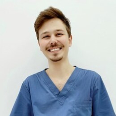 Власов Юлиан Валерьевич, стоматолог-терапевт