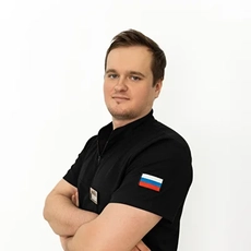 Колмаков Роман Сергеевич, стоматолог-терапевт