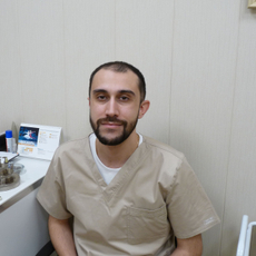 Жданов Артур Гагикович, стоматолог-хирург