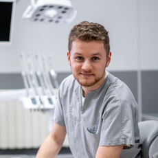 Максимов-Кривкин Антон Олегович, стоматолог-терапевт