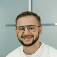 Уткин Максим Евгеньевич, стоматолог-хирург