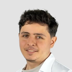 Навоян Эрик Артурович, стоматолог-хирург