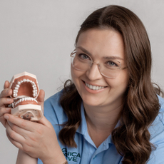 Светлакова Елена Николаевна, стоматолог-терапевт