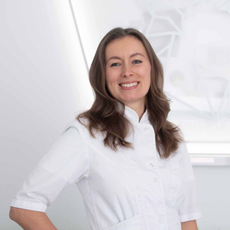Кулакова Екатерина Эрнестовна, стоматолог-терапевт