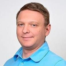 Максютин Илья Андреевич, стоматолог-терапевт