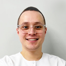 Изибаев Александр Вадимович, стоматолог-терапевт