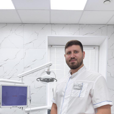 Михаель Эхаб Мерзекович, стоматолог-терапевт