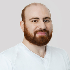 Казаров Евгений Евгеньевич, стоматолог-хирург