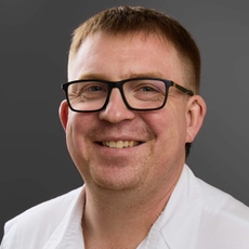 Поздняков Денис Григорьевич, стоматолог-хирург