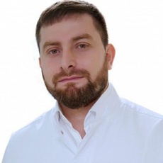 Нашхоев Аслан Бекханович, офтальмолог-хирург