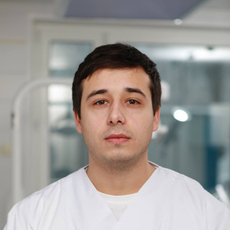 Лавров Руслан Евгеньевич, стоматолог-терапевт