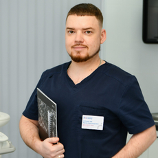 Кузьмичев Артем Александрович, стоматолог-хирург