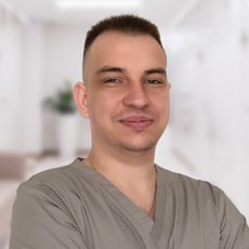 Моложенко Никита Дмитриевич, стоматолог-хирург