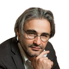 Исраелян Армэн Исраелович, пластический хирург