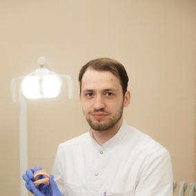 Колесников Вадим Владимирович, стоматолог-хирург