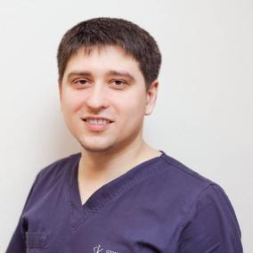 Тарасов Денис Геннадьевич, стоматолог-хирург