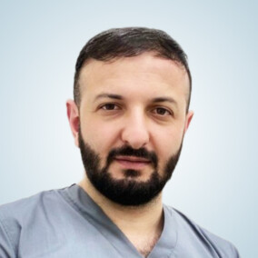 Аванесян Арман Аркадьевич, стоматолог-терапевт