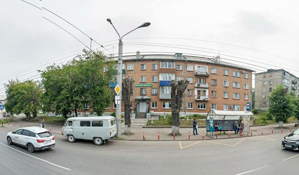 Поликлиника в ленинске кузнецком. Ленинск Кузнецкий улица Горького. Городская больница 1 Ленинск-Кузнецкий. Ленинск-Кузнецкий, Горького 28а. Ленинск-Кузнецкий, улица Горького, 26.