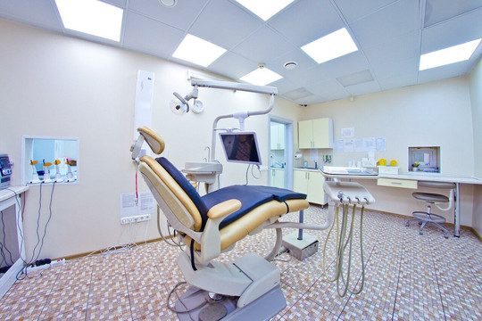 Стоматологическая клиника низких цен на Учительской, фото №1