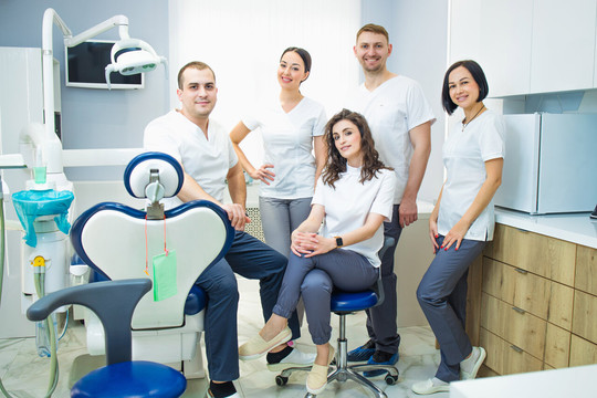 БН клиник на Базовской Дамбе, фото №1