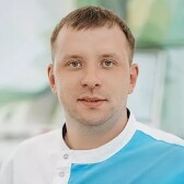 Чадов Евгений Сергеевич, стоматолог-терапевт