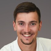 Бреднев Павел Евгеньевич, стоматолог-хирург