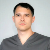 Шарифуллин Альберт Расимович, стоматолог-терапевт