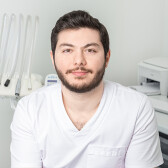 Алексанян Леон Артурович, стоматолог-терапевт